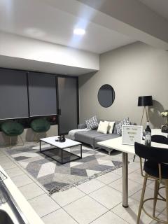 Business, fun, relaxation in the heart of Rosebank - 9