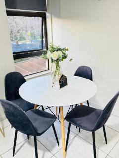 Business, fun, relaxation in the heart of Rosebank - 5