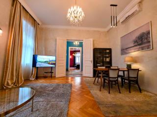 RB64 - Classy & Spacious Home near Villa District - Budapest - 6