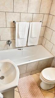 BKM Lake View Retreat at Leisure Bay Estate - 6