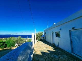 House Anatoli, veranda with view, 11 km to airport, 450 m to beach - Artemida - 5