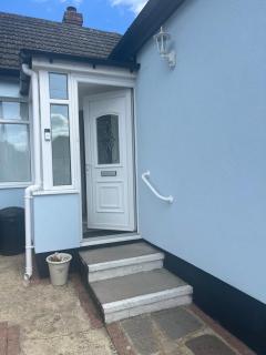 Blue Bungalow - - 8