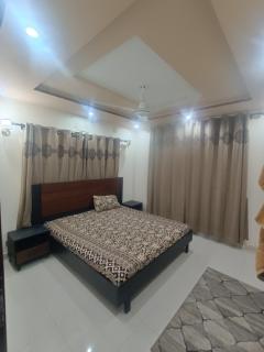 PEACE CORNER VILLA- In Precinct 10-B BAHRIA TOWN KARACHI - - 0