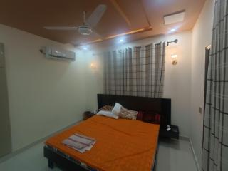 PEACE CORNER VILLA- In Precinct 10-B BAHRIA TOWN KARACHI - - 6