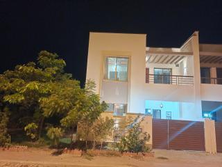 PEACE CORNER VILLA- In Precinct 10-B BAHRIA TOWN KARACHI - - 4