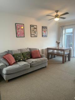 Blue Bungalow - - 4