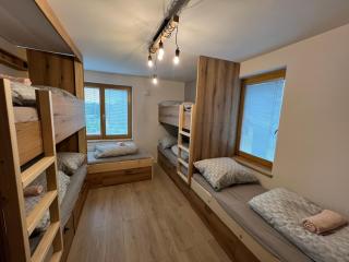 Hikers Paradise Hostel High Tatras - - 0