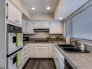 Poolside Living - A Ryson Property - Palm Springs - 6