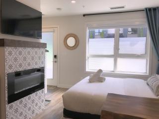 Perfect Location Cozy Canmore Studio - 1