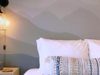 Perfect Location Cozy Canmore Studio - 6