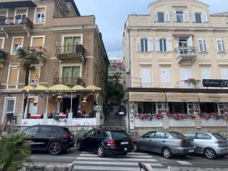 Opatija Rooftop Garden Oasis by the Beach ArtSpace - Opatija - 9
