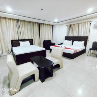 Wild Wings Hotel - Hyderabad - 1