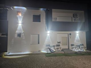 ENA 1 & 2 -BIG FREE parking -boats vans etc 2000m2 - Karlovac - 9