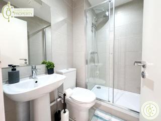 3 Bedroom Apt By ThreeThreeThreesProperty Short Lets & Serviced Accommodation Leeds With Wi-Fi & Parking - Leeds - 7