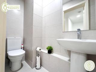3 Bedroom Apt By ThreeThreeThreesProperty Short Lets & Serviced Accommodation Leeds With Wi-Fi & Parking - Leeds - 2