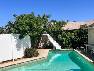 Affordable Private Room with Pool Access and Free Parking Near Zoo and Beaches - San Diego - 9