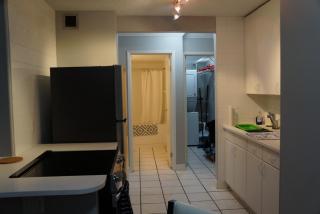 Top-Floor Tranquility: 2-Bedroom City Apartment - Calgary - 4
