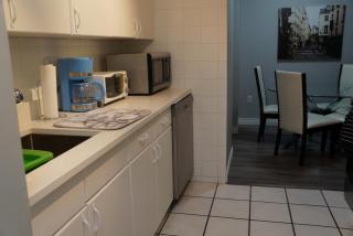 Top-Floor Tranquility: 2-Bedroom City Apartment - Calgary - 3