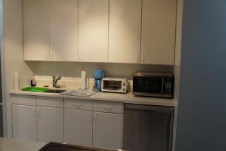 Top-Floor Tranquility: 2-Bedroom City Apartment - Calgary - 2