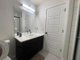 Bedroom private Bathroom in Upland - Edmonton - 4