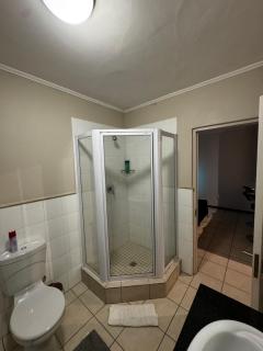 Lakeside 2 Bedroom Apartment - 2