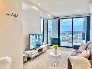 High-Floor 2BR Apt Sky Tower view AC Pool Gym - Auckland - 2