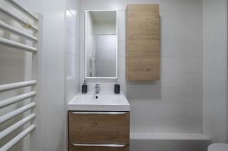 Parisian Chic & Spacious Studio with Parking - 6