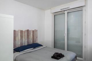 Parisian Chic & Spacious Studio with Parking - 4