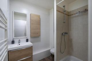 Parisian Chic & Spacious Studio with Parking - 1