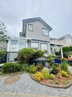 Peaceful House with Backyard - Langley - 0
