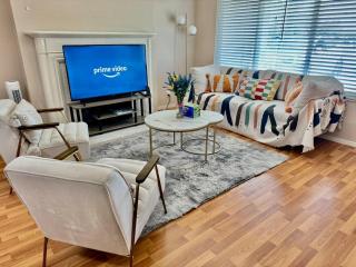 Stylish 4BR Home Near SFO - Great Location! - San Mateo - 0