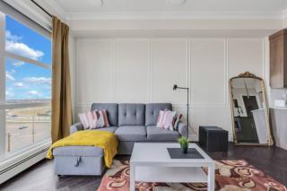 Family Modern 2BR Condo with City View, DT, Balcony, Free Parking & In-Suite Laundry! - 7