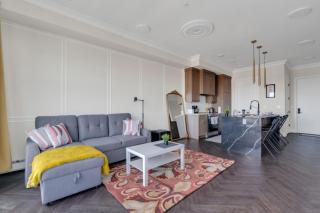 Family Modern 2BR Condo with City View, DT, Balcony, Free Parking & In-Suite Laundry! - 6