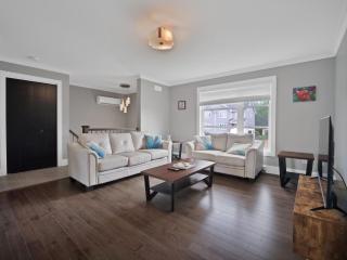 Comfortable 3BR Getaway - Riverview - 4