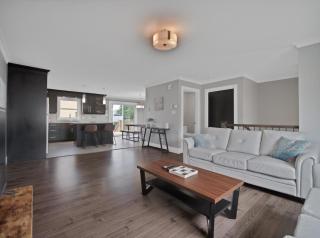 Comfortable 3BR Getaway - Riverview - 8