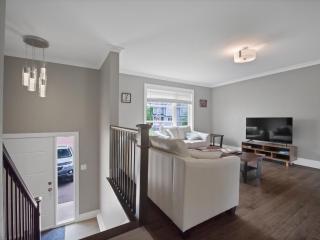 Comfortable 3BR Getaway - Riverview - 3