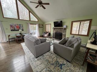 Cozy Retreat in Scenic Poconos - Tobyhanna - 2