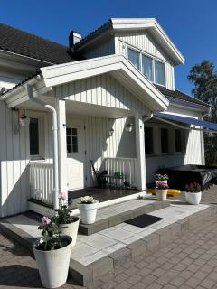Modern villa near city & nature - Göteborg - 8