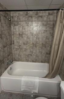 Empress Inn and Suites by the Falls - 3