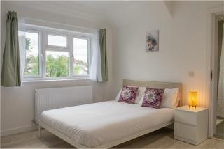 7 Bedroom Entire House in Harrow Greater London, 2 Private Parking, Hi Speed WiFi - Hatch End - 2