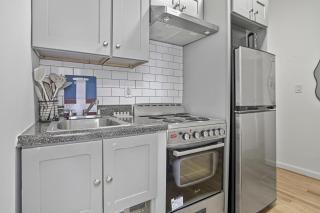 Designer 2-Bedroom Unit Next to Central Park - New York - 2