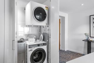 SkyRise Style - 1Bed-1Bath-1Car-VIEWS - CBD - Brisbane - 2
