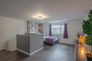 Ensuite Studio with Kitchenette Dudley DY2 - Dudley - 3