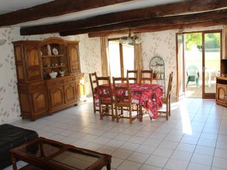 Gîte confortable à Halles-sous-les-Côtes avec cheminée et terrasse - FR-1-585-5 - - 4