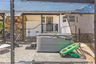 Desert Mountain Escape with Private Hot Tub home - Tehachapi - 1