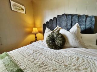 Ellie's place - - 4