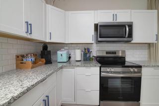 Modern Ranch Fenced Backyard - 6 mins to South End - Charlotte - 3