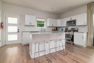 Modern Ranch Fenced Backyard - 6 mins to South End - 4