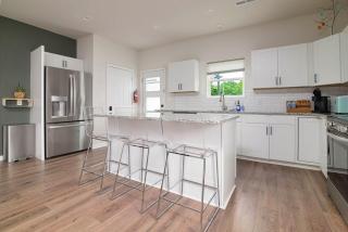 Modern Ranch Fenced Backyard - 6 mins to South End - 5