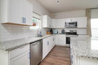 Modern Ranch Fenced Backyard - 6 mins to South End - Charlotte - 1